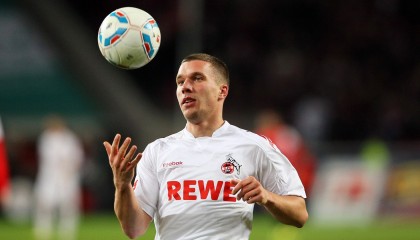 开云品牌-2021年季后赛：库里的“神级”表现带领勇士杀入下一轮，续写辉煌